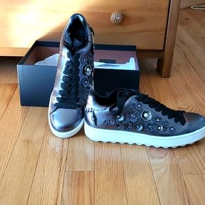 Coach Tea Rose Gun Metal Low Top Sneakers Size 9B
